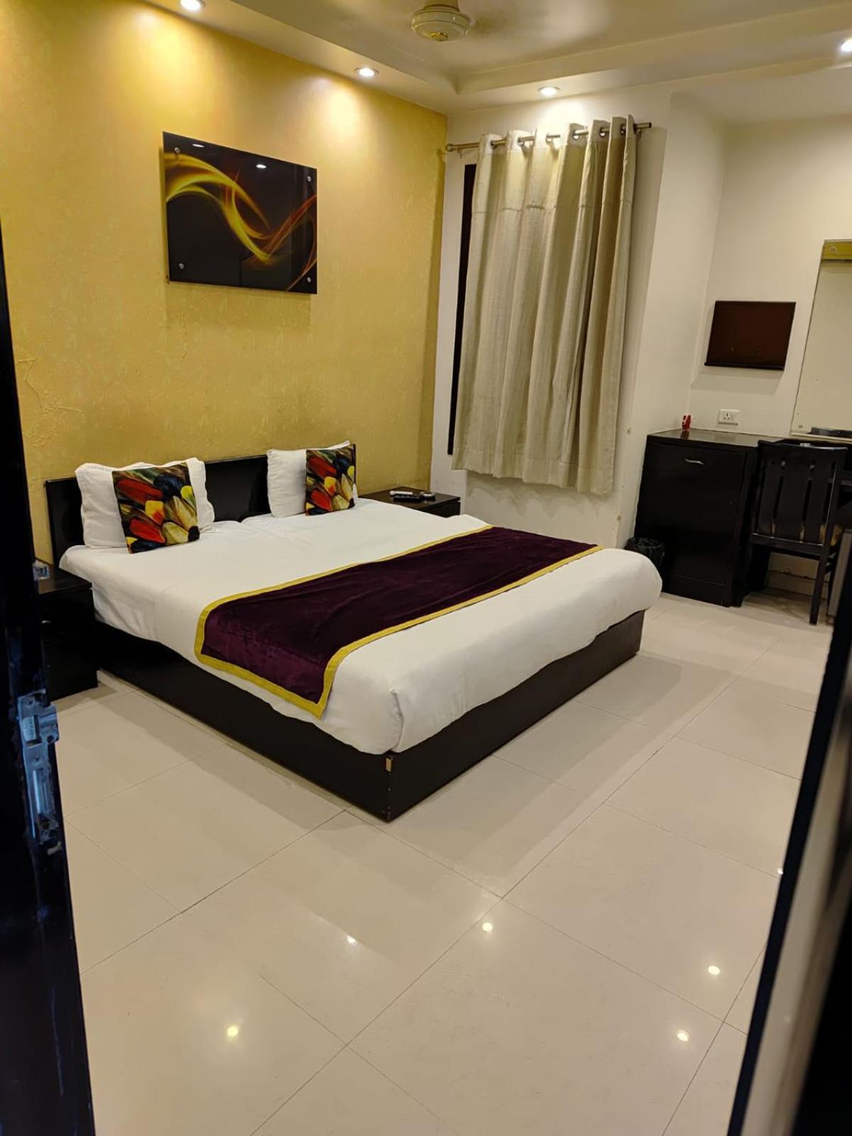 Paschim Vihar Hotel Delhi  Ngoại thất bức ảnh