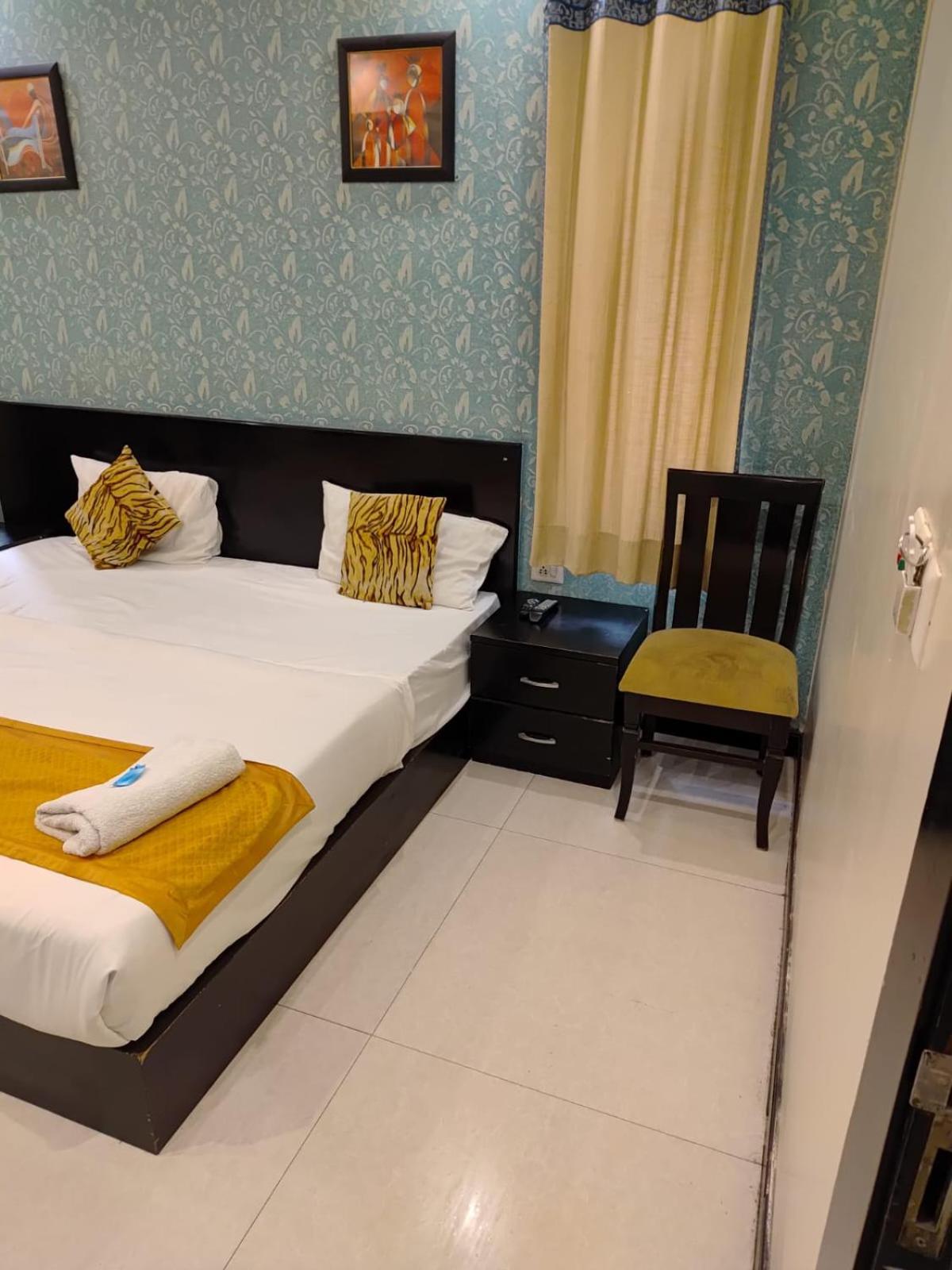 Paschim Vihar Hotel Delhi  Ngoại thất bức ảnh
