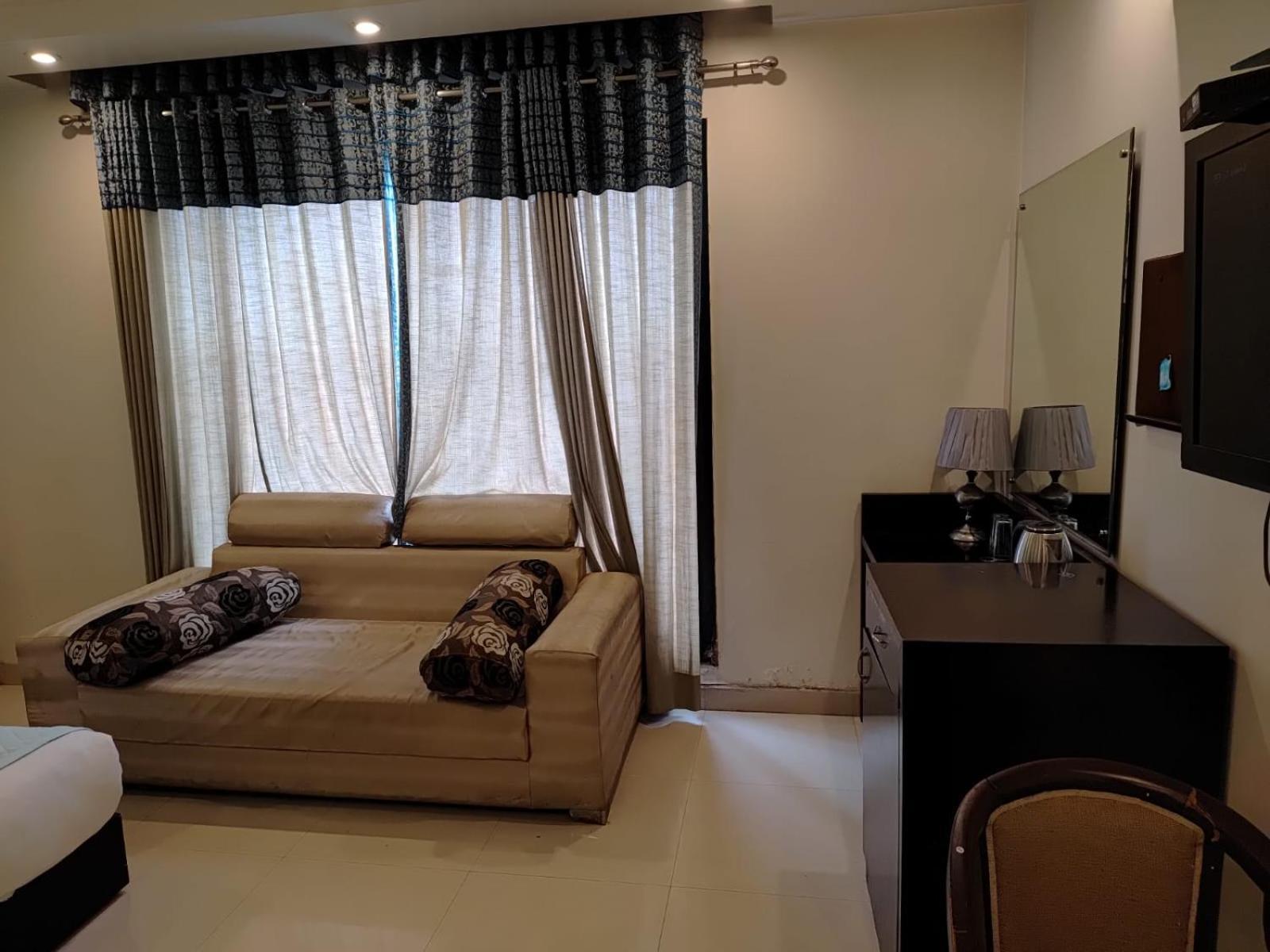 Paschim Vihar Hotel Delhi  Ngoại thất bức ảnh