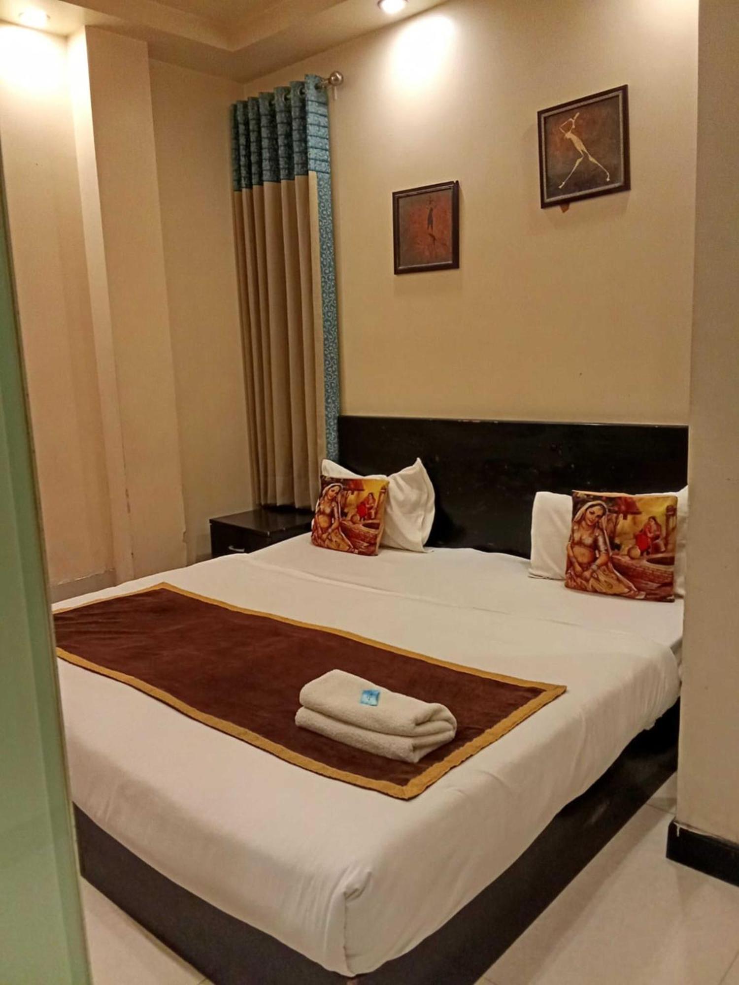 Paschim Vihar Hotel Delhi  Ngoại thất bức ảnh