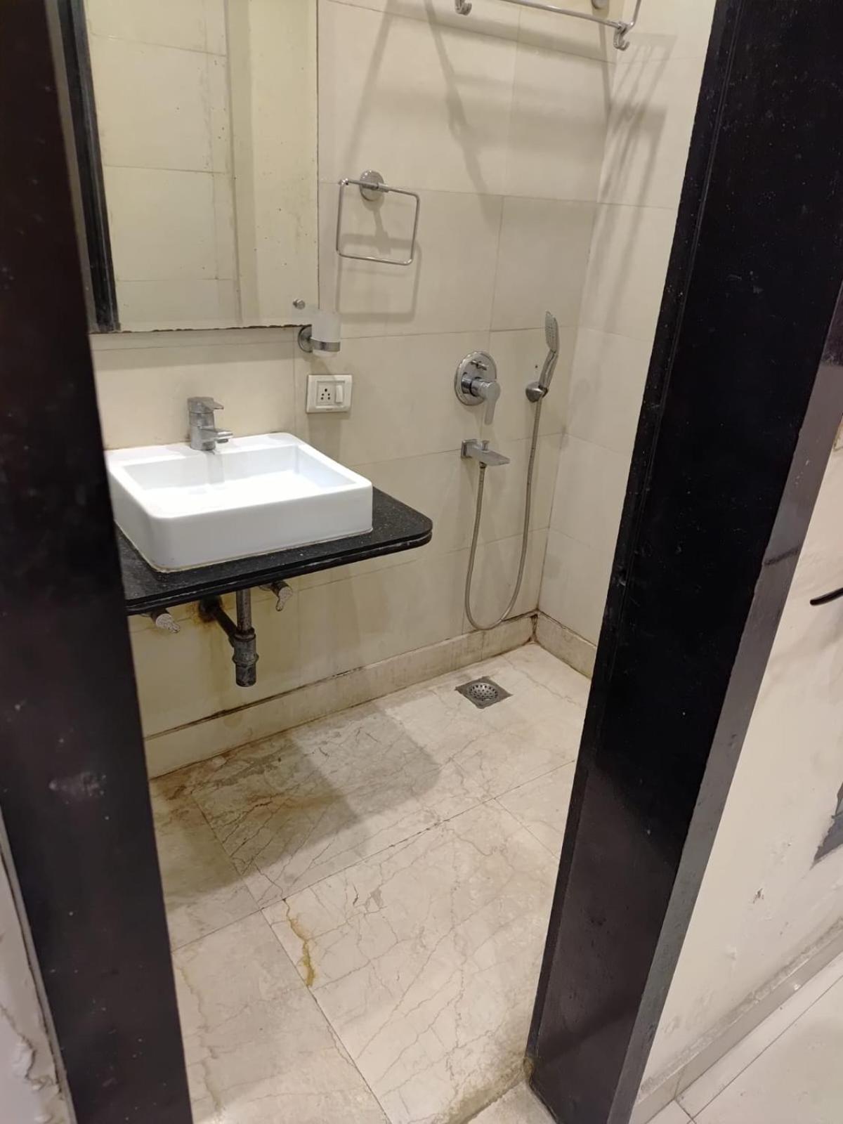 Paschim Vihar Hotel Delhi  Ngoại thất bức ảnh