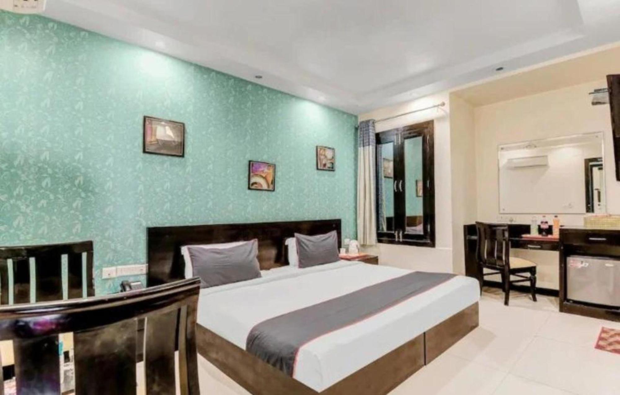 Paschim Vihar Hotel Delhi  Ngoại thất bức ảnh