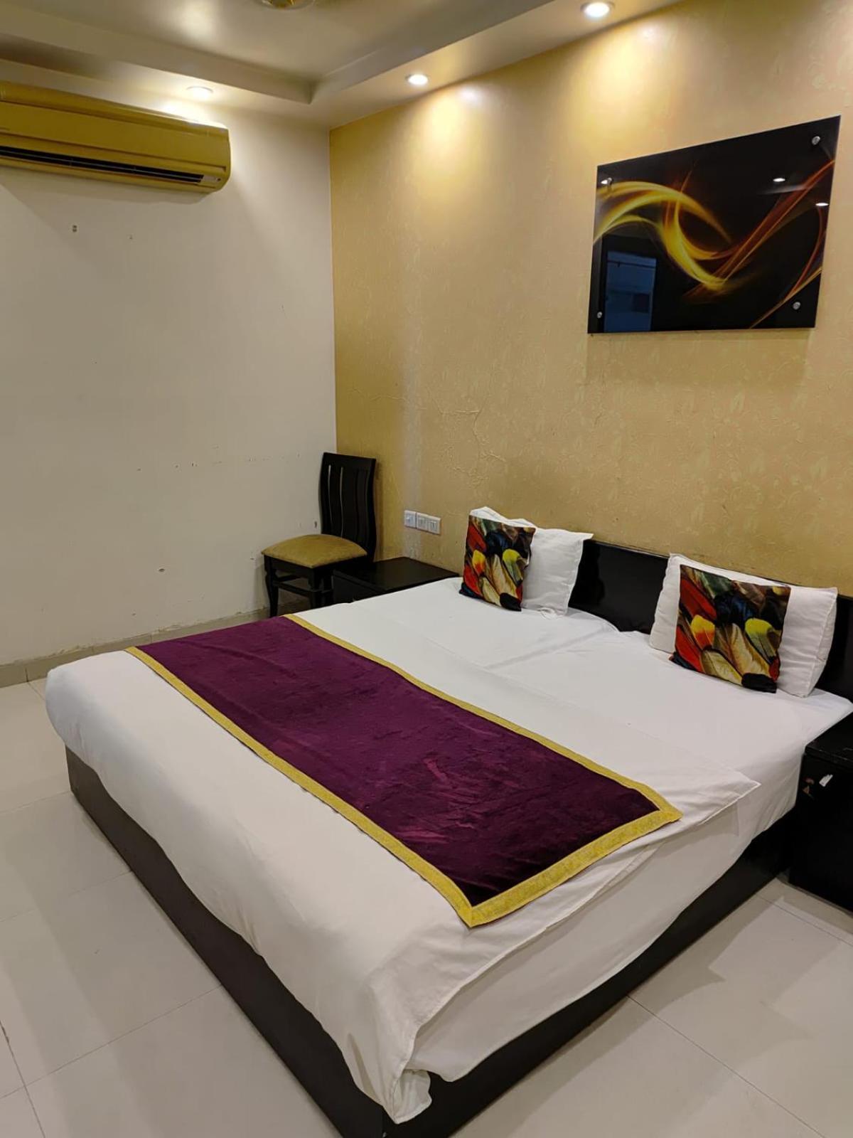 Paschim Vihar Hotel Delhi  Ngoại thất bức ảnh
