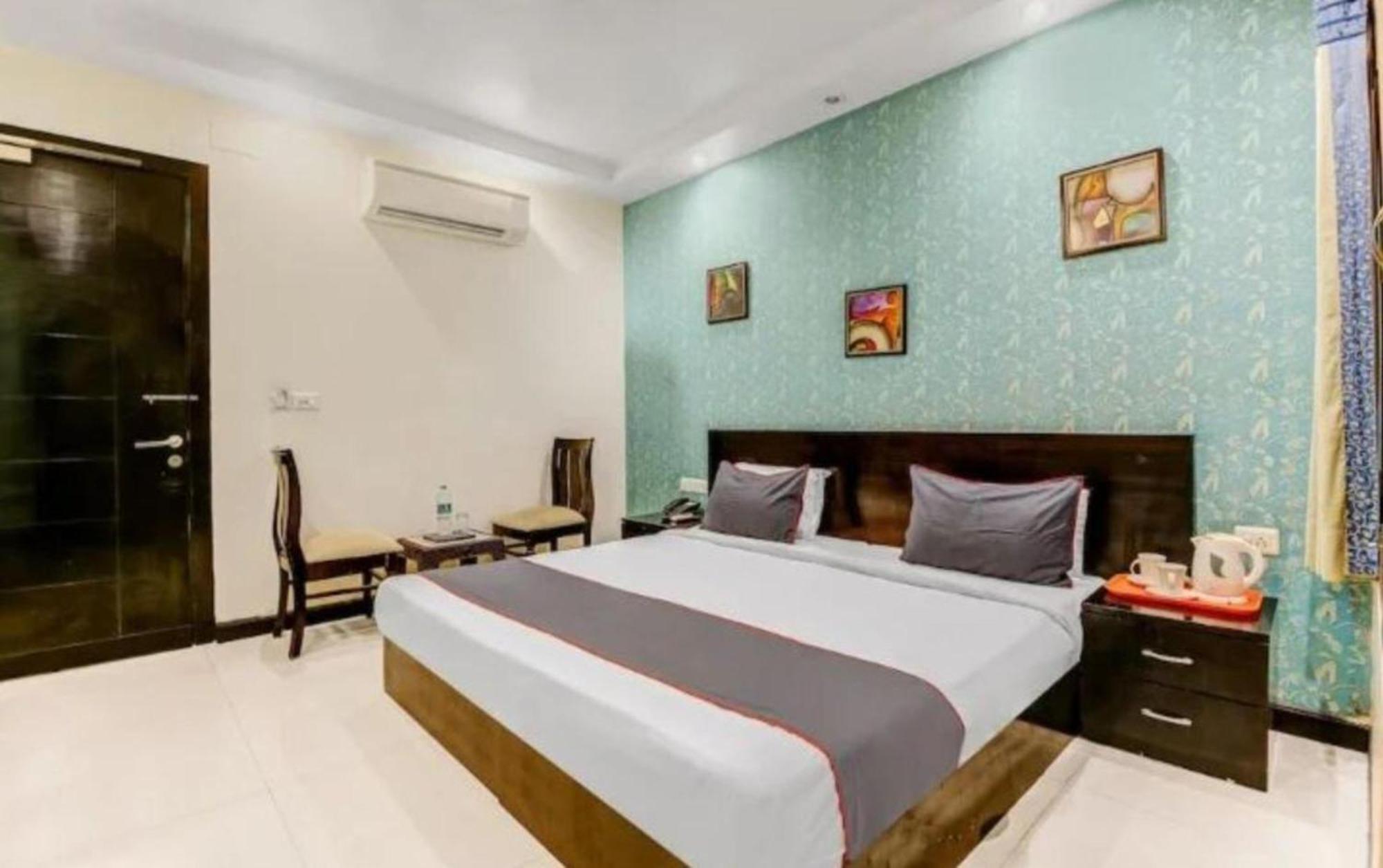 Paschim Vihar Hotel Delhi  Ngoại thất bức ảnh
